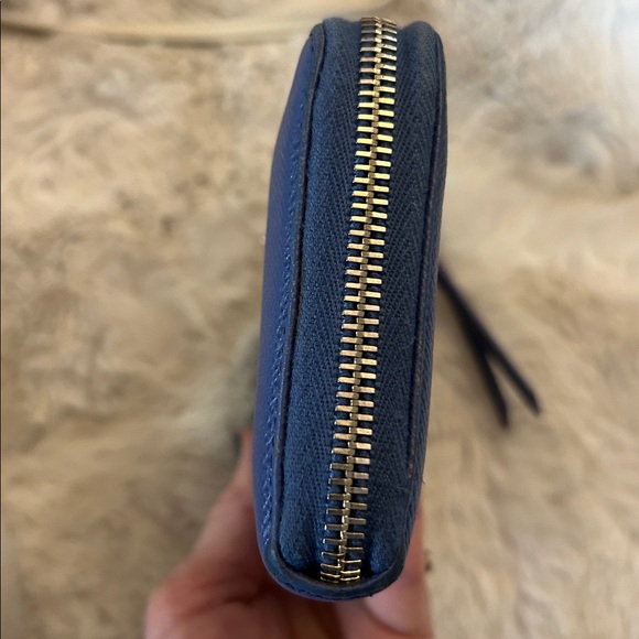 Tod's Navy Blue Leather Wallet. In EUC. - Picture 7 of 15